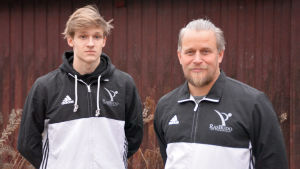 Rufus och Rafael Kesti ser fram emot FM-tävlingarna i Ekenäs bollhall. Porträttbild på Rufus Kesti och Rafel Kesti.