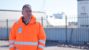Hangö hamns vd Anders Ahlvik har sett upp- och nedgångar under sina 35 år inom näringslivet. Porträttbild av Anders Ahlvik.