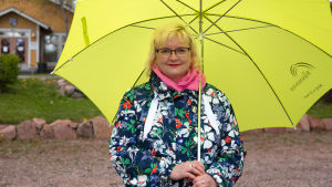 Förutom regn behöver Lappträskborna skydda sig mot coronaviruset med munskydd och god hygien, säger kommundirektören Tiina Heikka. Arkivbild. Lapinjärven kunnanjohtaja Tiina Heikka.