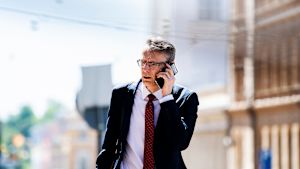 Justitiekanslern Tuomas Pöysti kritiserar informationsgången från beslutsfattarna till medborgarna under coronakrisen. Kuvassa on Tuomas Pöysti.