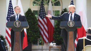 Donald Trump ja Andrzej Duda puhuivat Valkoisen talon ruusupuutarhassa.