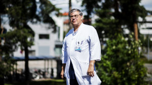 Asko Järvinen säger att patienterna bör tas på allvar. Kuvassa on ylilääkäri Asko Järvinen, joka kuvattiin Meilahden sairaala-alueella heinäkuussa 2020.