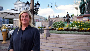 Torgkvarteret har samarbetat med Helsingfors borgmästare Jan Vapaavuori i skapandet av den stora uteserveringen. – Arbetet gick snabbt och effektivt, säger Peggy Bauer som är handelsplatsdirektör för Torgkvarteren i Helsingfors. Peggy Bauer.