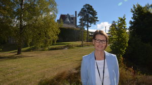 Miljöchef Ulla Leveelahti är nöjd över att man numera jobbar konkret för att minska fabrikens miljöpåverkan. Miljöchef Ulla Leveelahti vid cementfabriken i Pargas.