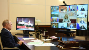 Rysslands presiden håller videomöte från sitt residens i Novo-Ogarjovo i Moskva. Rysslands presiden håller videomöte från sitt residens i Novo-Ogarjovo i Moskva.