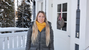 För Marlene Karlssons familj blir det betydligt längre väg till centrum då Lillholmens bro stänger. Marlene Karlsson utanför sitt hus.