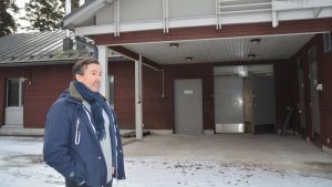Andreas Groundstroem hoppas att komma igång med produktionen så fort som möjligt. Man vid en fiskhall