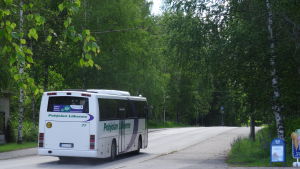 Alla Pohjolan Liikennes vanliga busslinjer uteblir i 24 timmar. En buss kör genom Vesanto i Norra Savolax