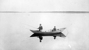 Zacharias Topelius metar i roddbåt på Alörsfjärden på 1890-talet Topelius metar