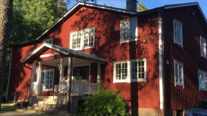 Ungdomslokalen i Täkter var en viktig byggnad för unga ingåbor redan under vinterkriget. Ett stort rött trähus. Samlingslokal i Ingå.