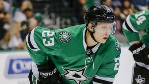 Esa Lindell har fått poäng fem matcher i rad. Dallasbacken Esa Lindell.