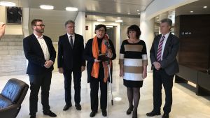 Alfons Röblom, Bert Häggblom, Veronica Thörnroos, Annette Holmberg-Jansson och Tage Silander är alla en del av Ålands nya landskapsregering. Alfons Röblom, HI, Bert Häggblom, Obunden Samling, Veronica Thörnroos, Åländsk center, Annette Holmberg-Jansson, Moderat Samling Åland och Tage Silander, också Moderaterna som ska vara en del av den åländska landskapsregeringen.