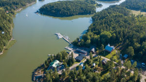 Barösund ligger i Ingå skärgård. I Barösund finns ett ännu mindre vattenandelslag. Det är det enda av de äldre tre vattenandelslagen som också sköter avloppsreningen åt sina kunder. Flygbild över Barösund