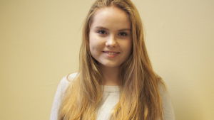 Isabelle Sommardal är själv vegan och undrar hur Clinton respektive Trump skulle tackla klimathotet. För henne är också mänskliga rättigheter viktiga. isabelle sommardal från norsens nionde klass