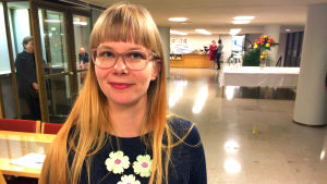 Petra Malin (VF) är Helsingforsfullmäktiges pratkvarn. porträtt på vänsterförbundets petra malin i helsingfors fullmäktige