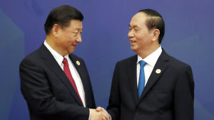 Kina och Vietnam gör på söndagen ett nytt försök att lösa tvister i Sydkinesiska havet när Xi Jinping kommer till Hanoi för att träffa president Trần Đại Quang Kina och Vietnam gör på söndagen ett nytt försök att lösa tvister i Sydkinesiska havet när Xi Jinping kommer för samtal i Hanoi med president Trần Đại Quang