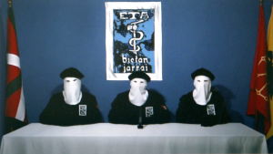 ETA meddelade att gruppen lägger ner sin väpnade kamp i en video som publicerades i oktober 2011. ETA meddelade i en video år 2011 att de lägger ner sin väpnade kamp.