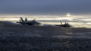 Finländska Hornet-plan deltog i Natos storövning i Norge hösten 2018. F-18 Hornet -hävittäjälentokoneita Örlandin lentotukikohdassa Norjassa.