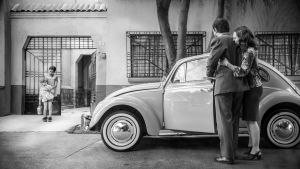 Alfonso Cuarón gav aldrig skådespelarna eller filmteamet något manus, alla fick upptäcka historien allt eftersom den vecklade ut sig. scen ur filmen roma