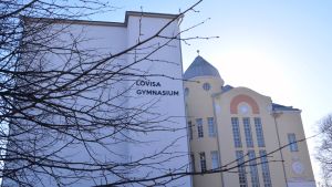 Tack vare goda förberedelser kunde Lovisa gymnasium lösa problemen i samband med dagens studentskrivningar i läskompetens. Lovisa gymnasium