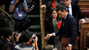 Premiärminister Pedro Sànchez kan bilda en ny koalitionsregering med vänsterpartiet Podemos tack vare baskiska och katalanska separatister Premiärminister Pedro Sànchez kan bilda en ny koalitionsregering med vänsterpartiet Podemos tack vare baskiska och katalanska separatister