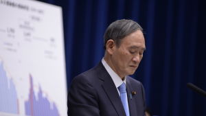 Premiärminister Yoshihide Sugas popularitet har rasat dramatiskt sedan han i höstas efterträdde sin långvarige chef Shinzo Abe. Premiärminister Yoshihide Sugas popularitet har rasat dramatiskt sedan han i höstas efterträdde sin långvarige chef Shinzo Abe.