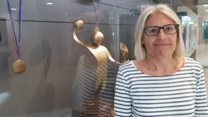 Béatrice Barbusse är sociolog och ledare för ett manligt elithandbollslag. Béatrice Barbusse är sociolog och ledare för ett manligt elithandbollslag.