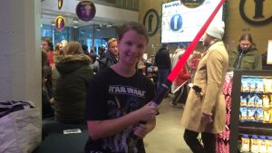Emilia Julmala blev introducerad till Star Wars av sin pappa när hon var liten. Emilia Julmala på premiären.