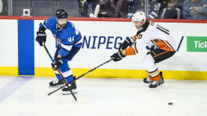 Josh Morrissey och Corey Perry. Josh Morrissey och Corey Perry.