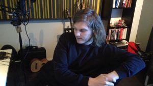 Axel Ehnström slog i tiden igenom som Paradise Oskar när han företrädde Finland i schlagertävlingen Eurovision Song Contest 2011. Axel Ehnström i studion
