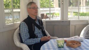 Guy Ahonen vill nu forska i egen takt och vara med sina barnbarn. Guy Ahonen gick i pension i april 2016.