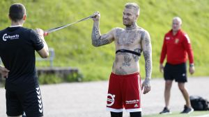 Cocks-spelarna har jobbat hårt under sommaren. Cocks Teemu Tamminen tränar fysik.