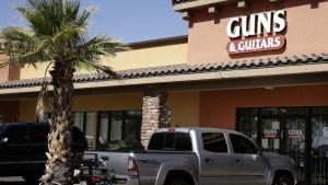 Stephen Paddock köpte fler av av sina vapen från den här affären nära sitt hem i Mesquite i delstaten Nevada Stephen Paddock köpte fler av av sina vapen från den här affären nära hans hem i Mesquite i delstaten Nevada