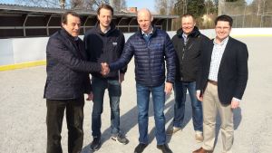 Johan och Robert Carpelan (Botnia Marin), Stefan Väglund och Janne Söderback (Malax Ishall), Mikko Ollikainen(tf kom.dir. Malax) Johan Carpelan, Robert Carpelan (Botnia Marin), Stefan Väglund (ordf Malax Ishall), Janne Söderback (Malax Ishall), Mikko Ollikainen (tf kommundir., Malax)