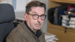 Stig Nygård säger att bland annat skarven är en typiskt manligt grej att diskutera. man med glasögon