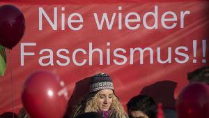 Motdemonstranter samlades i Koblenz centrum där de uppmanade till motstånd mot farliga, fascistiska idéer Motdemonstranter samlades i Koblenz centrum där de uppmanade till motstånd mot farliga, fascistiska idéer