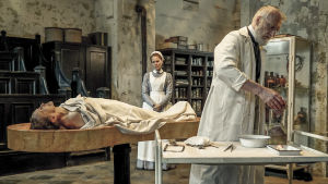 Ida Lenze (Alicia von Rittberg) ja Rudolf Virchow (Ernst Stötzner) Ida Lenze (Alicia von Rittberg) ja Rudolf Virchow (Ernst Stötzner) sarjassa Charité