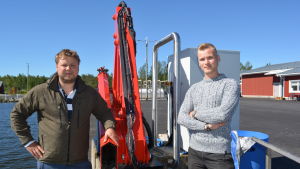 Sebastian Höglund vid Ekofisk tillsammans med Andreas Segervall Sebastian Höglund och Andreas Segervall planerar att starta en fiskodling i vattnen utanför Jakobstad 2019