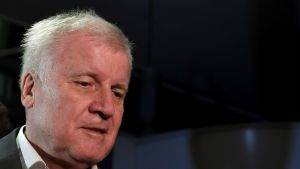 Inrikesminister Horst Seehofer (CSU) talar till journalister 2.7.2018. Inrikesminister Horst Seehofer (CSU) talar till journalister 2.7.2018.