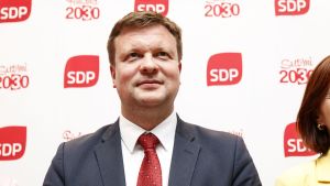 Ville Skinnari kommer från Lahtis. Ville Skinnari efter SDP:s presskonferens 4.6.2019.