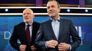 Socialdemokraten Frans Timmermans (t.v.) har stärkt sina aktier på kristdemokraten Manfred Webers (t.h.) bekostnad. Socialdemokraten Frans Timmermans (t.v.) har stärkt sina aktier på kristdemokraten Manfred Webers (t.h.) bekostnad.