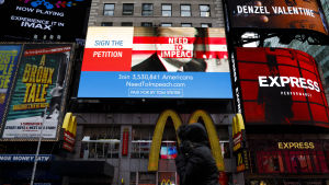 En av Steyers dyra kampanjer har synts på Times Square i New York. Där samlade man in namn för att få Donald Trump ställd inför riksrätt. Stora reklamtavlor på Times Square, bland annat kampanj mot Trump