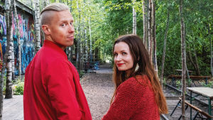 Egenlands programledare Niklas Aldén och Hannamari Hoikkala