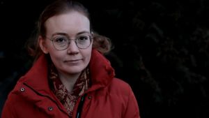 Läkare Ida Ringbom säger att skam och stigma hör till sexuellt våld, vilket kan höja tröskeln för att söka hjälp. Ida Ringbom är psykiater och styrelsemedlem i Våldtäktskriscentralen Tukinainen.