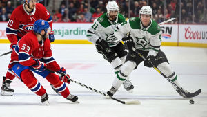 Miro Heiskanen imponerar i Dallas. Miro Heiskanen spelar ishockey.