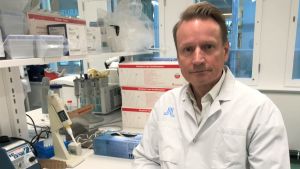 Matti Sällberg på Karolinska institutet bedömer att vaccinerna kommer att få kontroll på pandemin. Porträtt på Matti Sällberg.