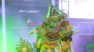 Indonesialaista perinteistä tanssia IeSF:ssä
