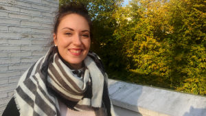 "Det finns en press från samhället på att man ska leva på ett visst sätt, men den kommer mest från de äldre åldersgrupperna", säger Charlotte Lindberg. Charlotte Lindberg