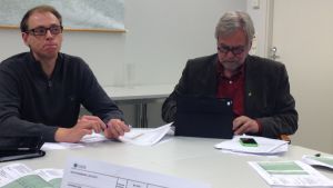 Anders Walls och Mårten Johansson är fokuserade på budgeten. Anders Walls och Mårten Johansson är fokuserade på budgeten för år 2015