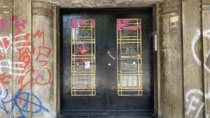 Också bostadshus har blivit nerklottrade Demonstrationer i Santiago, Chile